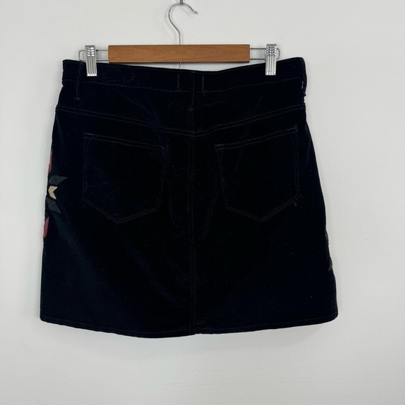 Driftwood Black Corduroy Southwestern Aztec Embroidered Skirt Size 28 NWT - Picture 4 of 9